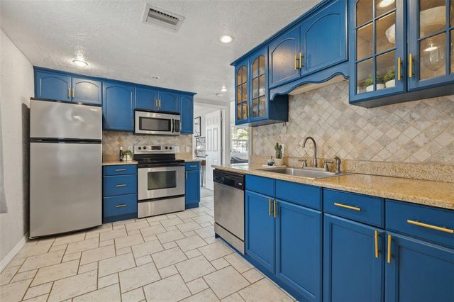 4870 47TH AVENUE N, St Petersburg, FL 33714