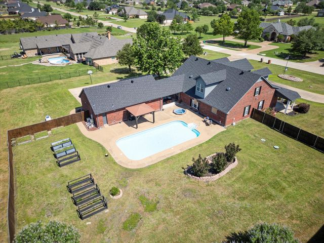 1072 West Secretariat Drive, Terrell, TX 75160