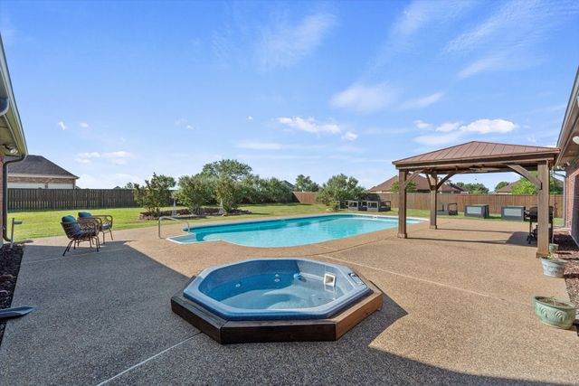 1072 West Secretariat Drive, Terrell, TX 75160