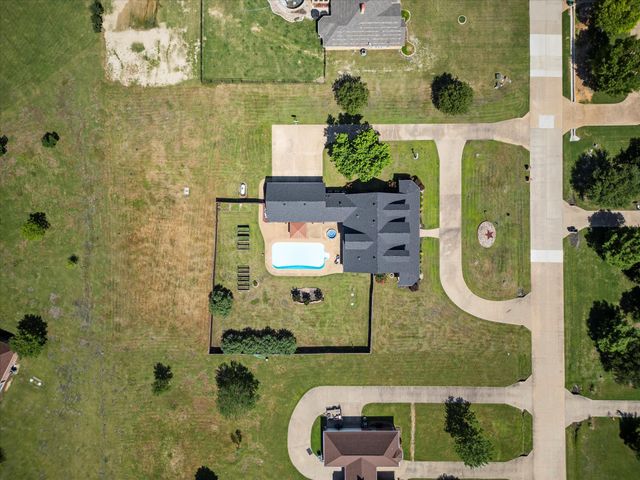 1072 West Secretariat Drive, Terrell, TX 75160