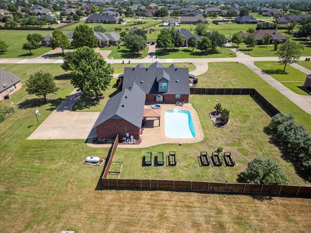 1072 West Secretariat Drive, Terrell, TX 75160