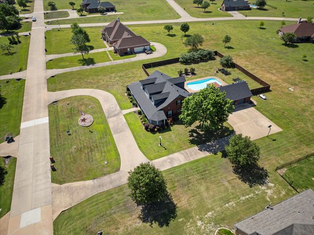 1072 West Secretariat Drive, Terrell, TX 75160