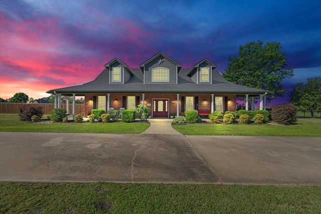 1072 West Secretariat Drive, Terrell, TX 75160