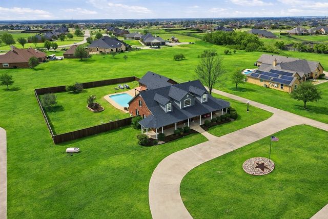 1072 West Secretariat Drive, Terrell, TX 75160