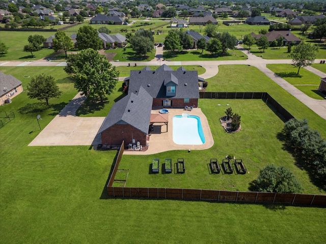 1072 West Secretariat Drive, Terrell, TX 75160