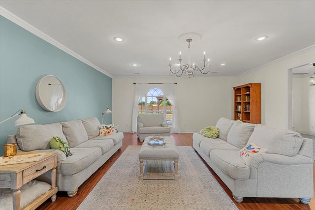 1072 West Secretariat Drive, Terrell, TX 75160