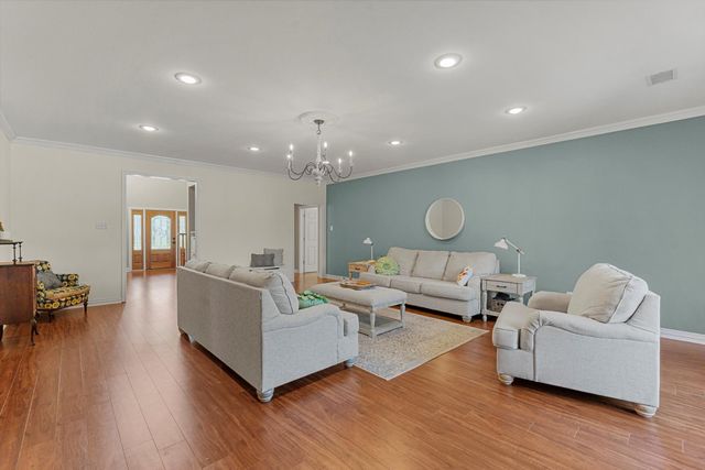 1072 West Secretariat Drive, Terrell, TX 75160