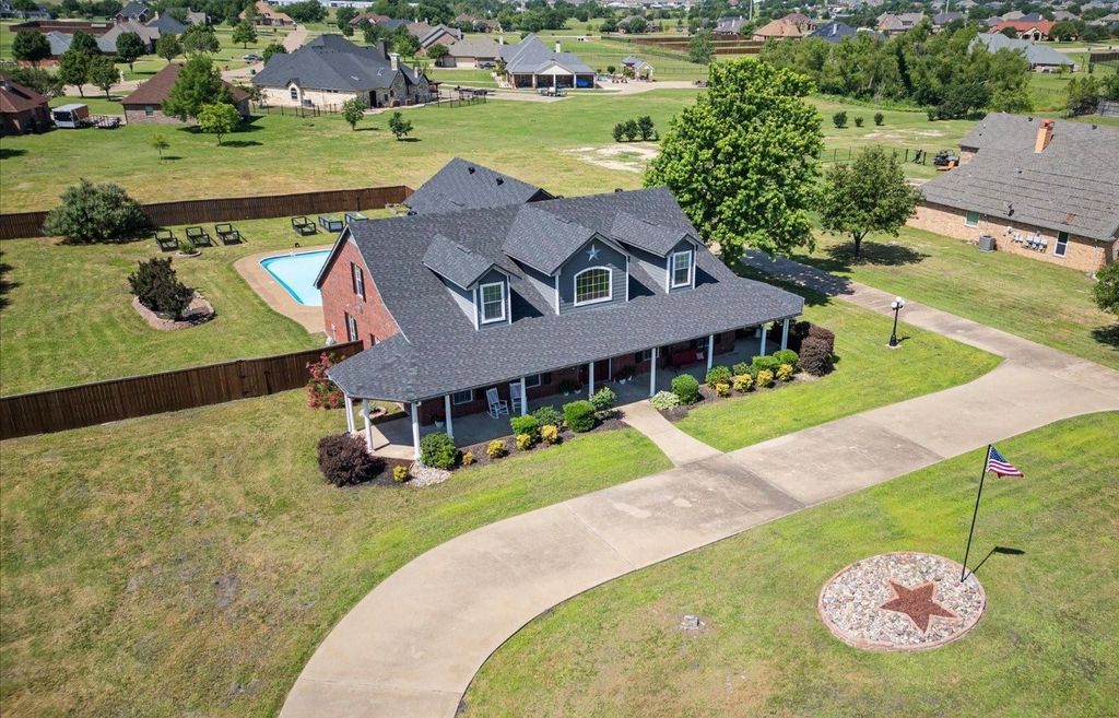 1072 West Secretariat Drive, Terrell, TX 75160