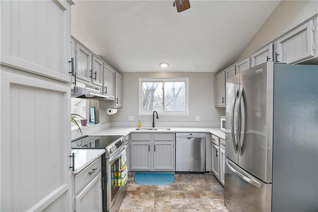 13823 W 80th Street, Lenexa, KS 66215