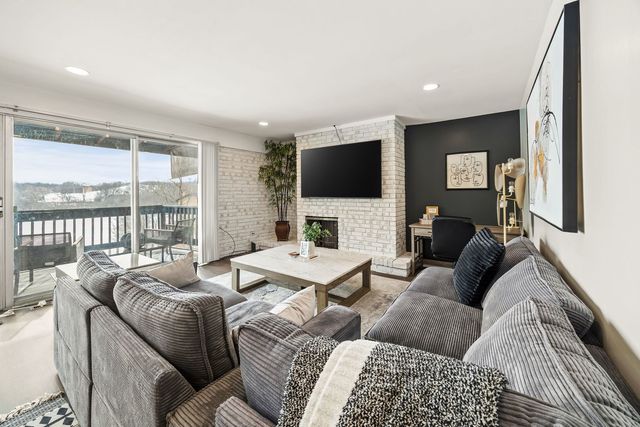 1601 E Maple Terrace 3B, Lisle, IL 60532