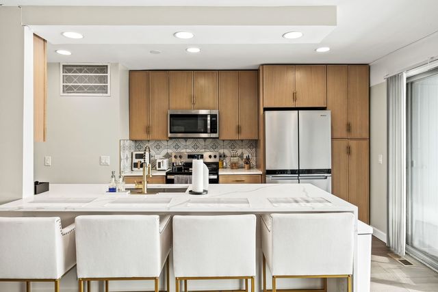 1601 E Maple Terrace 3B, Lisle, IL 60532