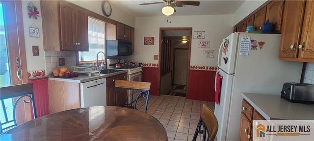 67 Hopkinson Avenue, Piscataway, NJ 08854