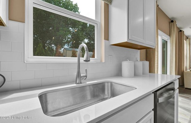 8505 Lysander Dr, Louisville, KY 40214