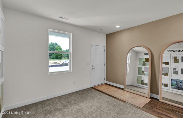 8505 Lysander Dr, Louisville, KY 40214