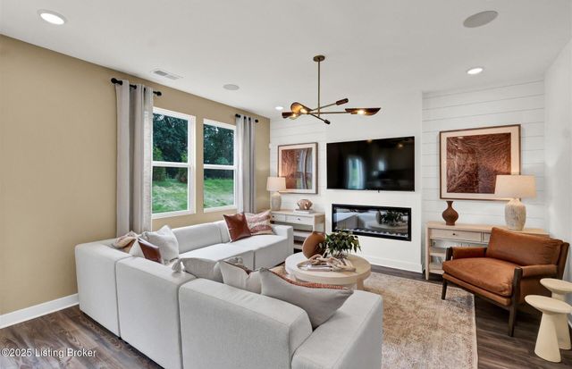 8505 Lysander Dr, Louisville, KY 40214