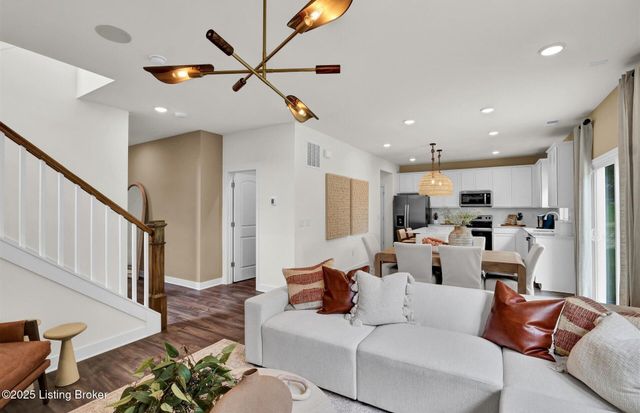 8505 Lysander Dr, Louisville, KY 40214