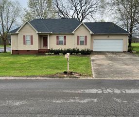 110 Creek Ln, Mcminnville, TN 37110