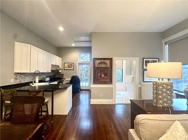 10 Young Street 2, Newport, RI 02840