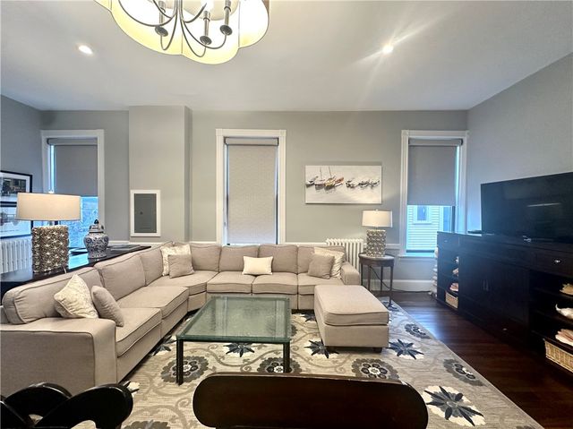 10 Young Street 2, Newport, RI 02840