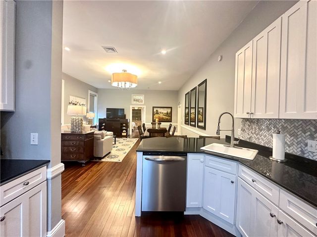 10 Young Street 2, Newport, RI 02840