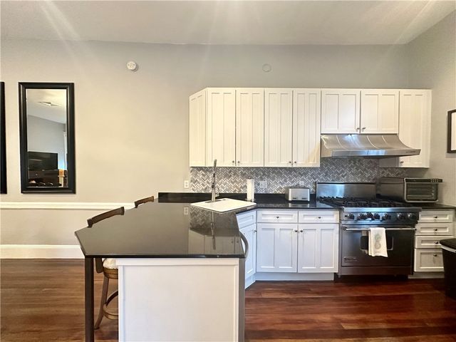 10 Young Street 2, Newport, RI 02840