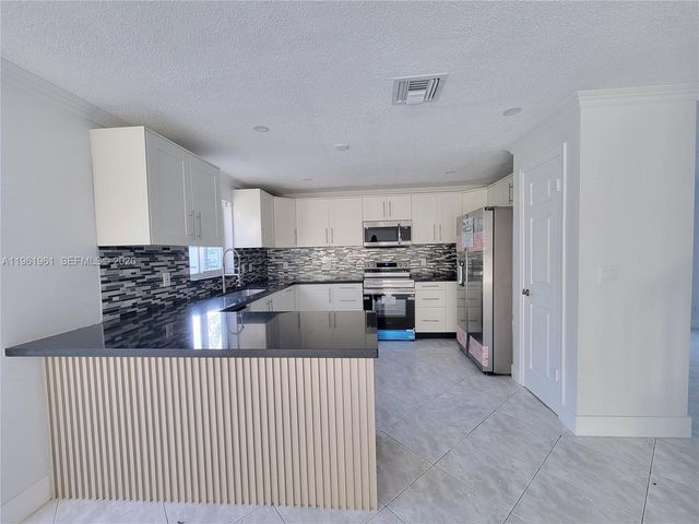 7928 NW 190th Ln 0, Hialeah, FL 33015