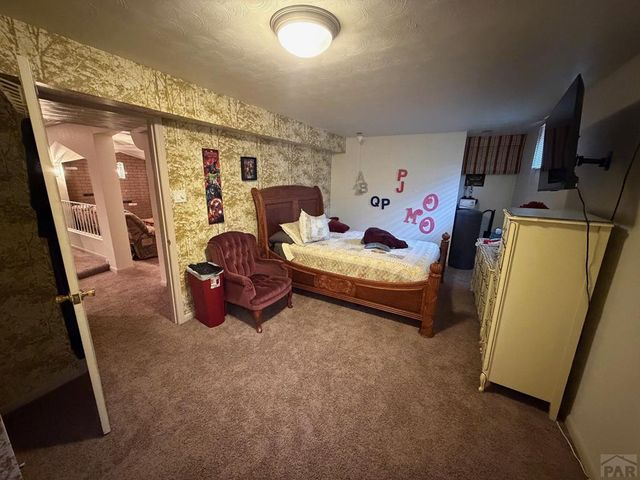 134 La Rochelle Dr, Pueblo, CO 81005