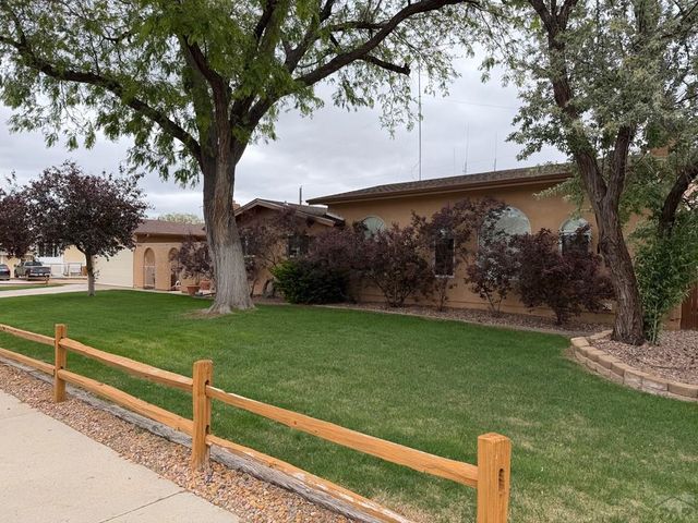 134 La Rochelle Dr, Pueblo, CO 81005