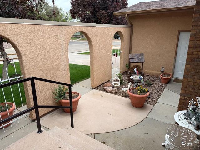 134 La Rochelle Dr, Pueblo, CO 81005