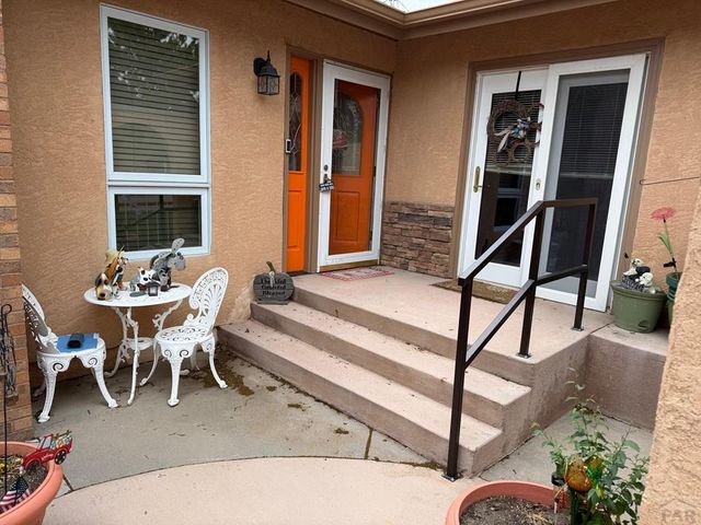 134 La Rochelle Dr, Pueblo, CO 81005