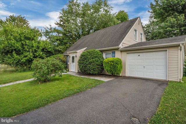 36 MESSENGER LN, Willingborough, NJ 08046