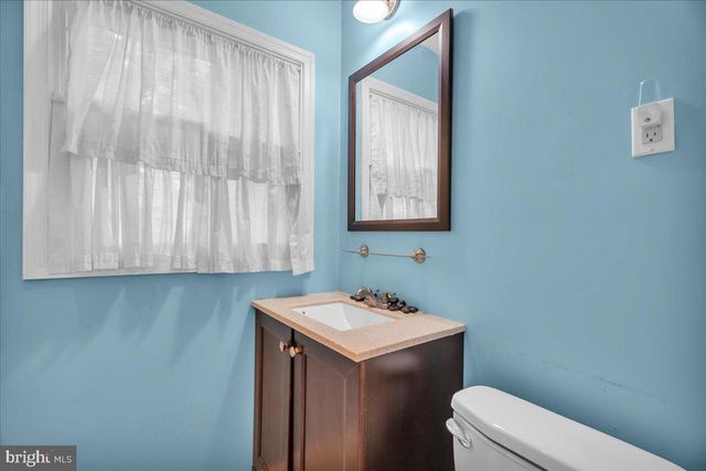 36 MESSENGER LN, Willingborough, NJ 08046