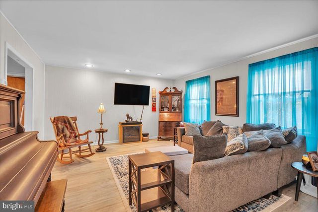 36 MESSENGER LN, Willingborough, NJ 08046