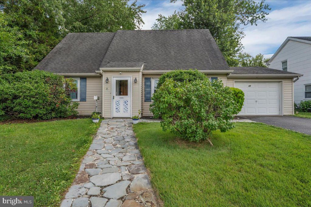 36 MESSENGER LN, Willingborough, NJ 08046