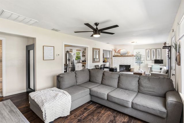 516 E Wintergreen Road, Desoto, TX 75115