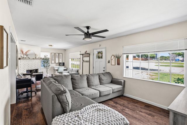 516 E Wintergreen Road, Desoto, TX 75115