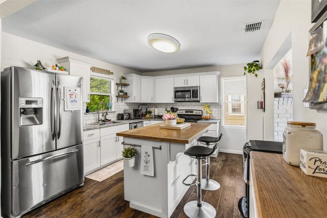 516 E Wintergreen Road, Desoto, TX 75115
