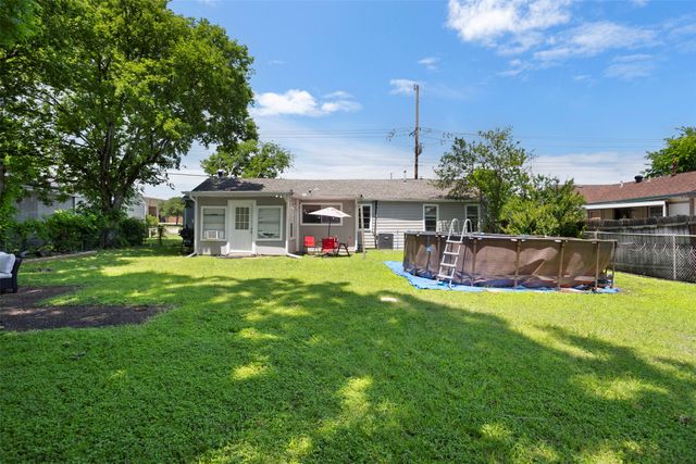 516 E Wintergreen Road, Desoto, TX 75115