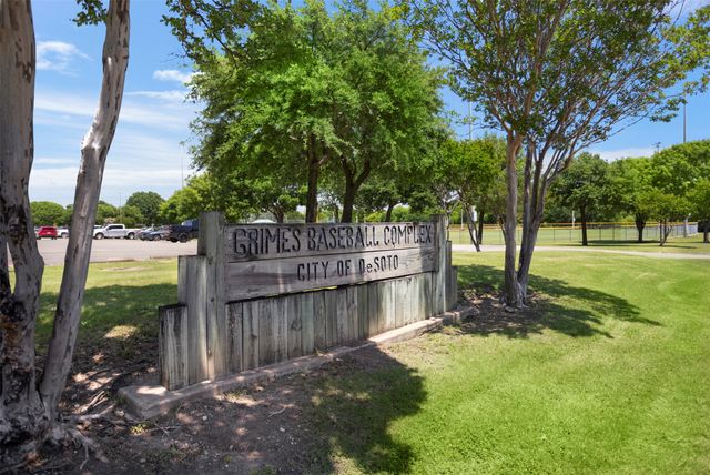 516 E Wintergreen Road, Desoto, TX 75115
