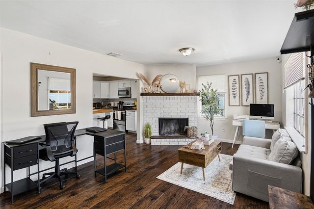 516 E Wintergreen Road, Desoto, TX 75115