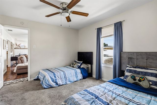 516 E Wintergreen Road, Desoto, TX 75115
