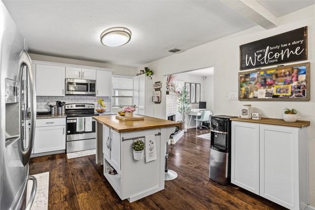 516 E Wintergreen Road, Desoto, TX 75115