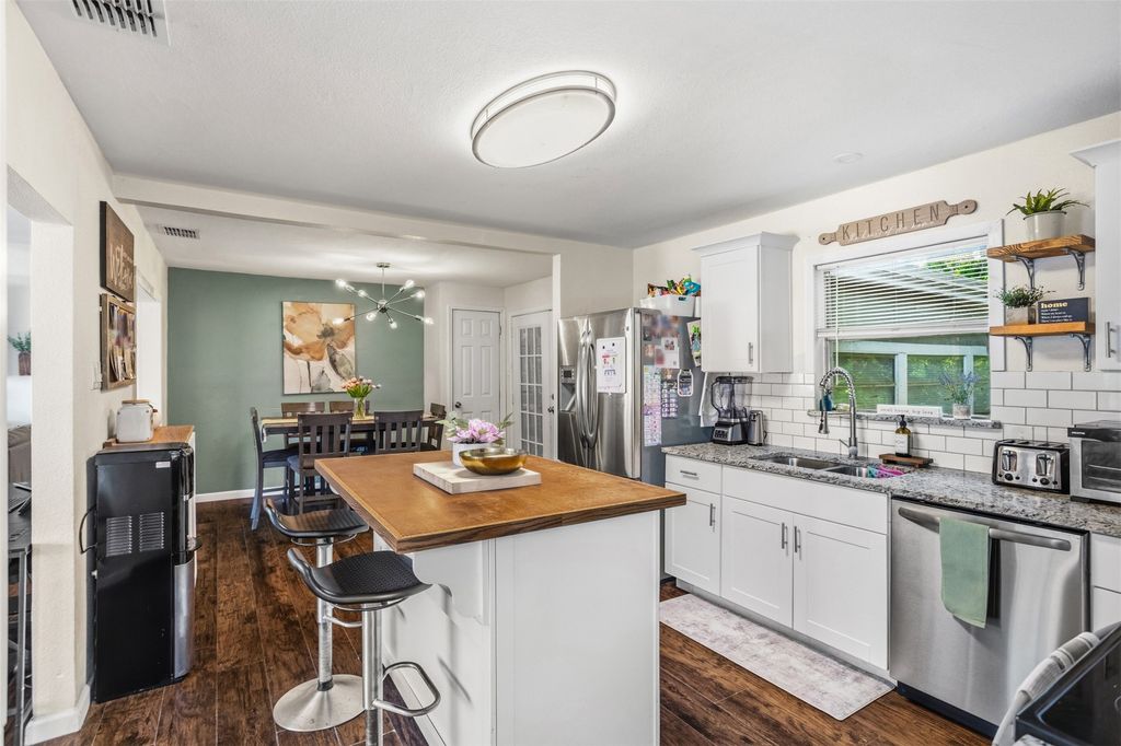 516 E Wintergreen Road, Desoto, TX 75115