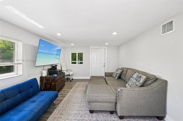 2897 NE 12th Ave, Pompano Beach, FL 33064