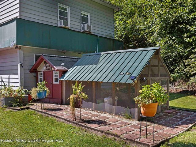 706 Glasco Turnpike, Saugerties, NY 12477