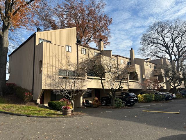 100 Hope Street APT 10, Stamford, CT 06906