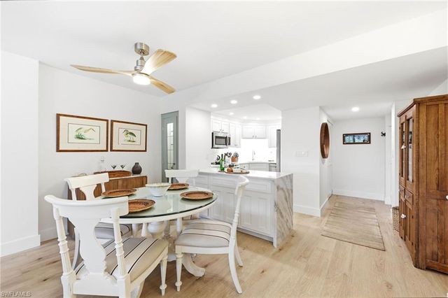 3 Bluebill AVE 303, Naples, FL 34108