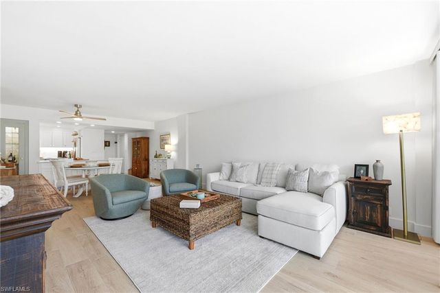 3 Bluebill AVE 303, Naples, FL 34108