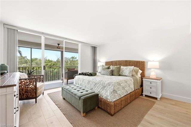3 Bluebill AVE 303, Naples, FL 34108
