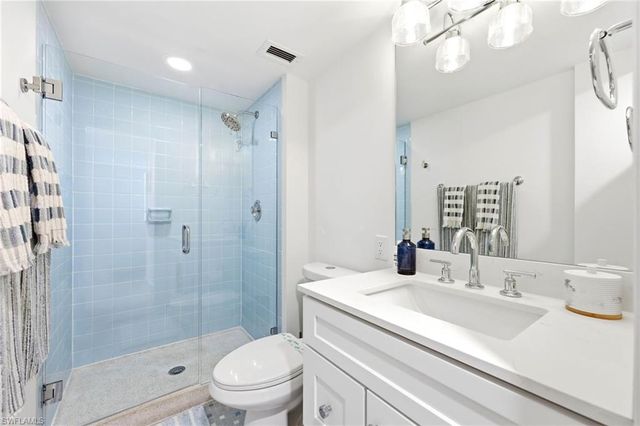 3 Bluebill AVE 303, Naples, FL 34108